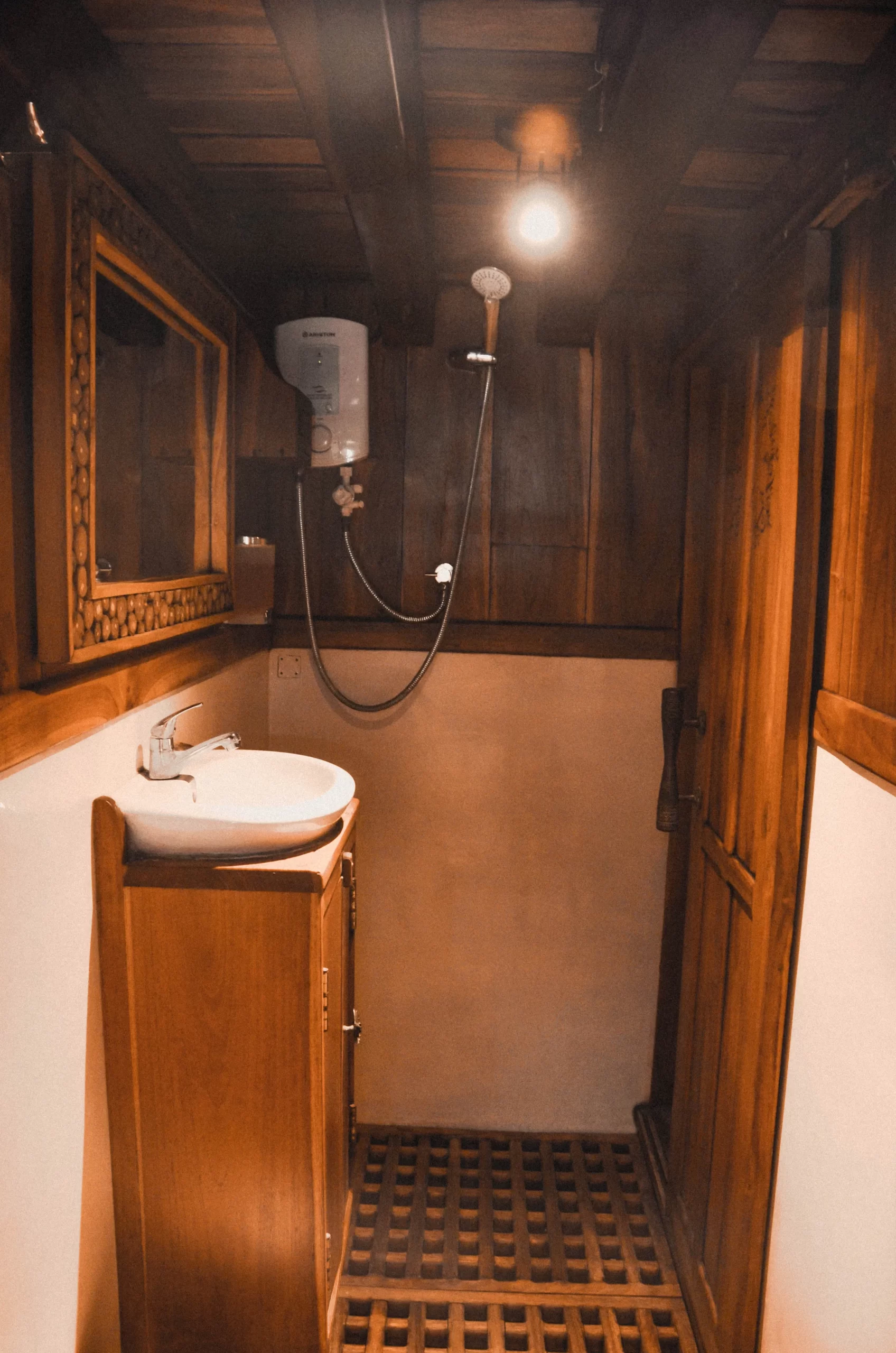 Calico Jack BATHROOM