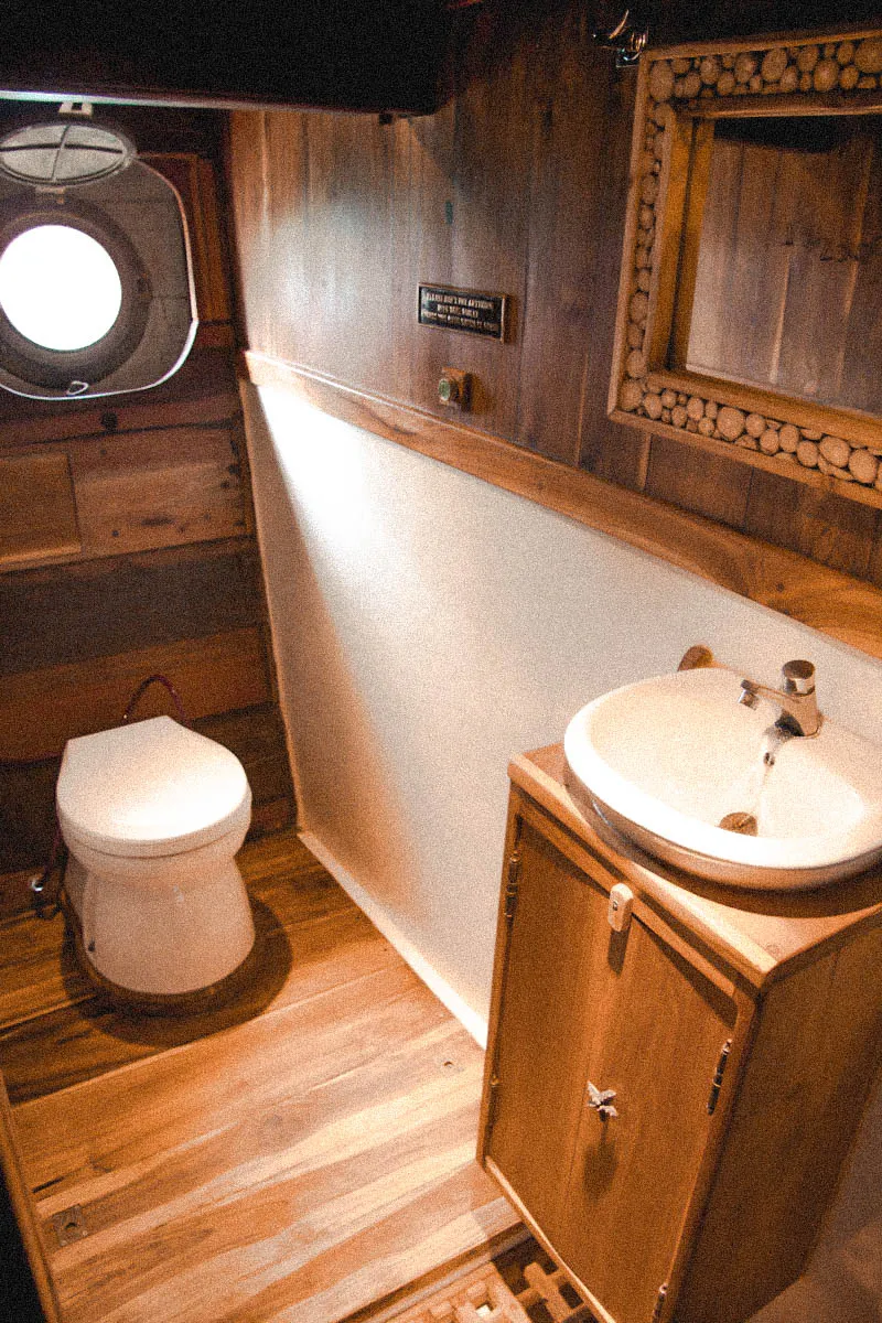 Calico Jack CJBATHROOM