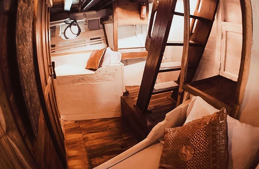 Calico Jack TWIN-CABIN