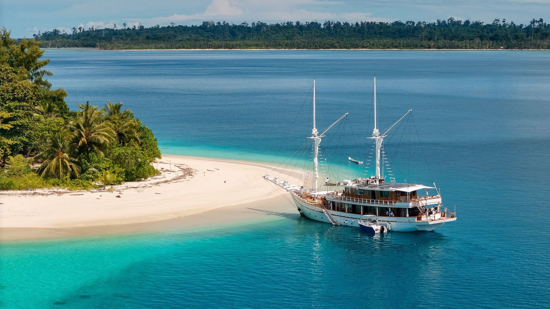 Siloina 1 on anchored off a beautiful beach in mentawai.