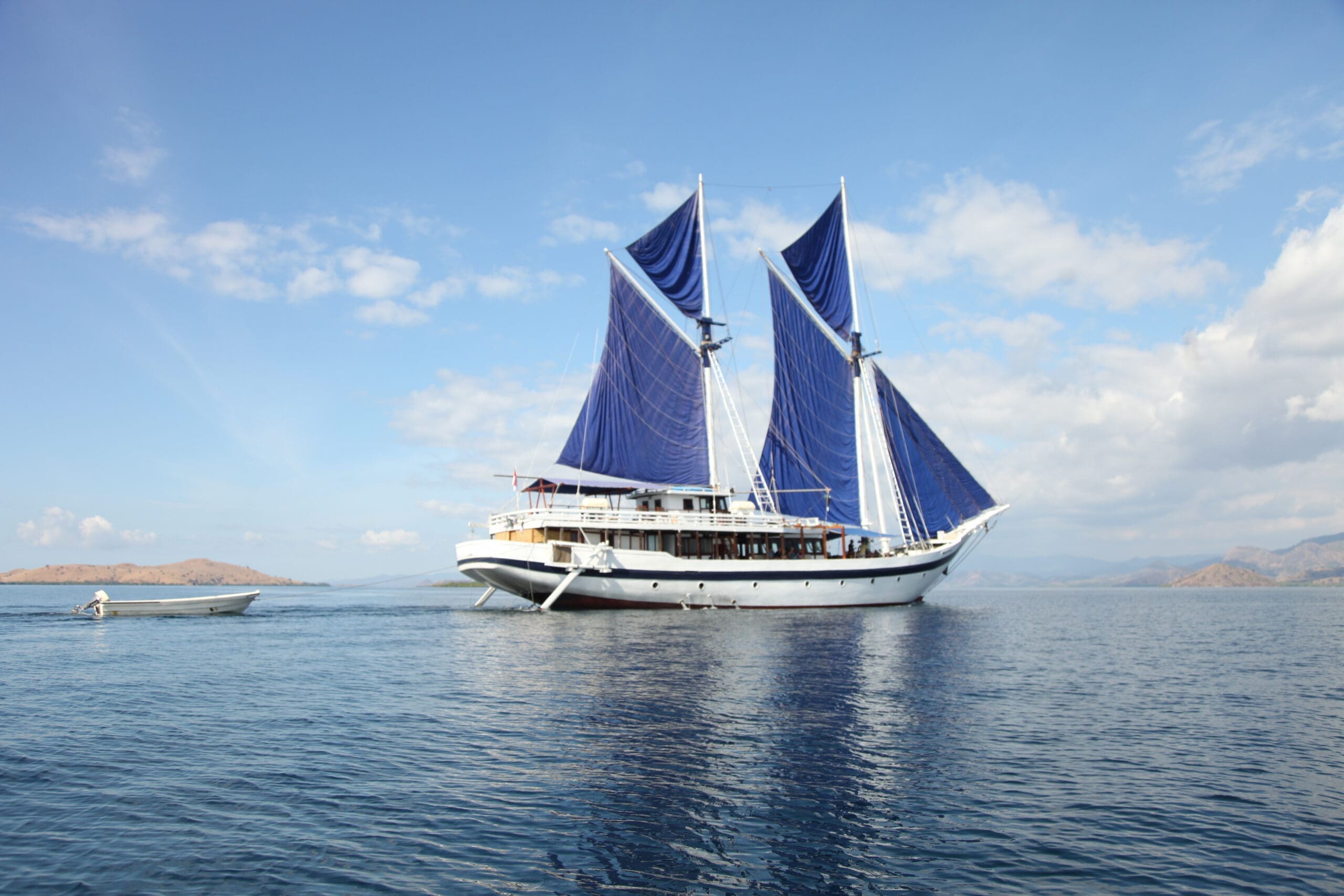 Ombak Putih Starboard Side