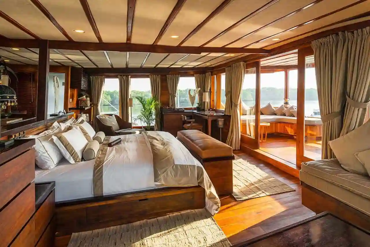 Prana Luxury Indonesian Yacht ocean view cabin