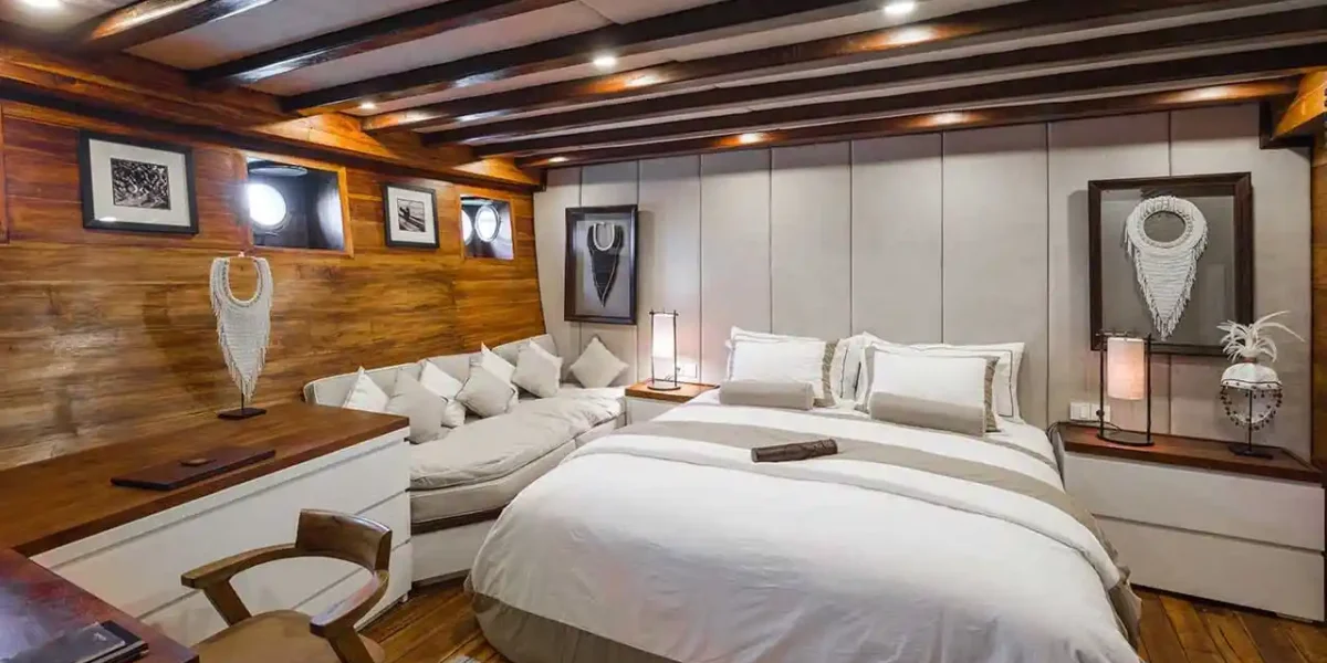 Prana Luxury yacht Misool suite