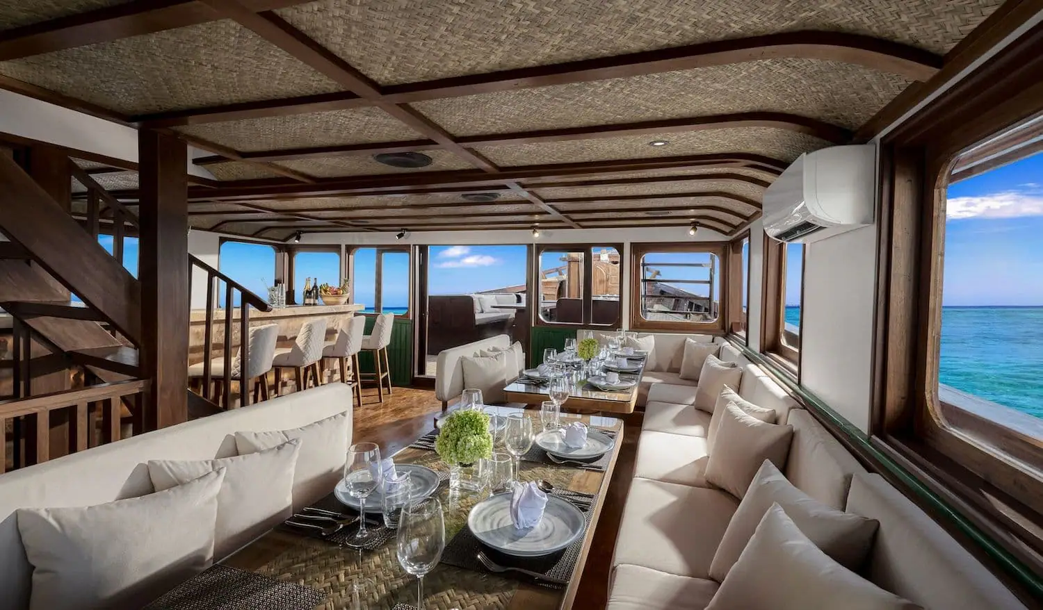 Samsara Samudra luxury Indonesian yacht main lounge and dinning area