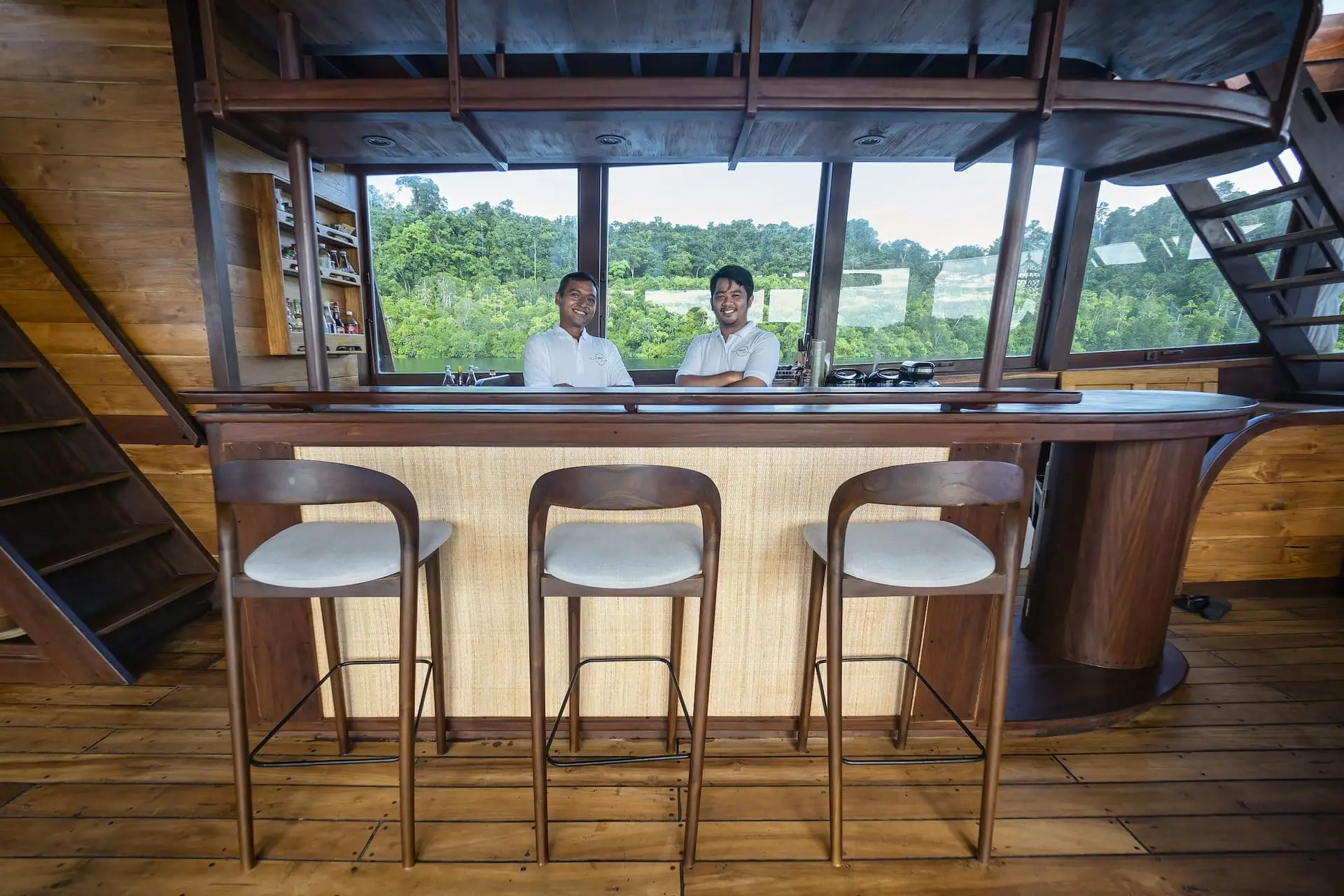 Majik Indonesian Liveaboard bar and crew