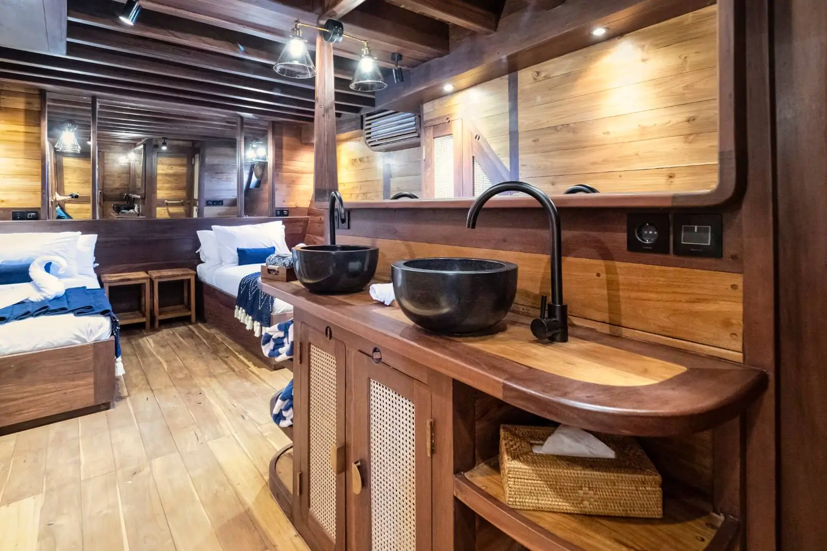 Makik two-deluxe-cabin