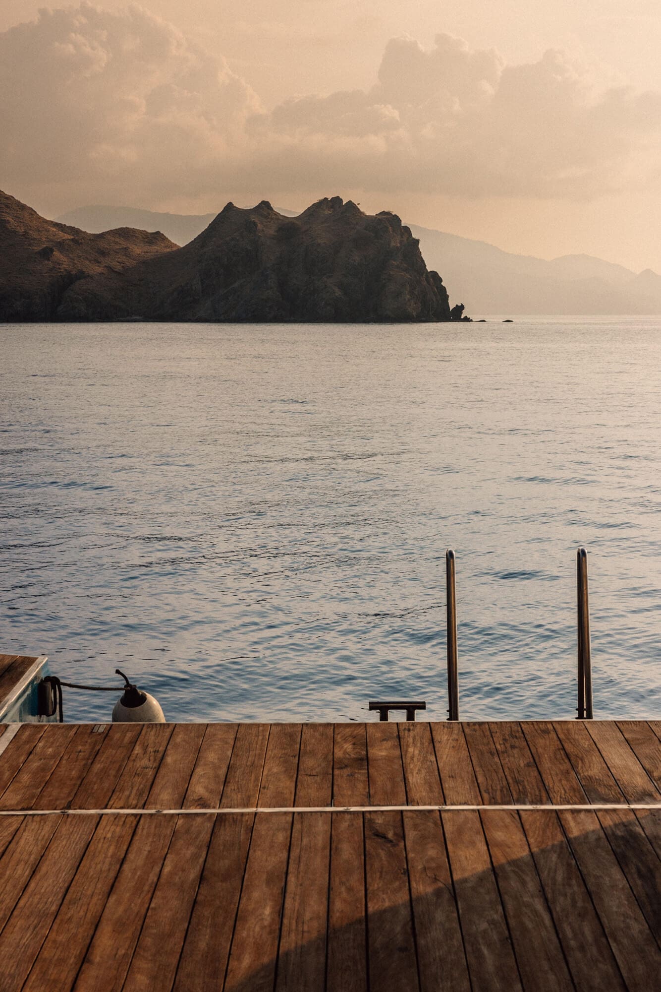 Kudanil Komodo Dive platform Boatique Charters